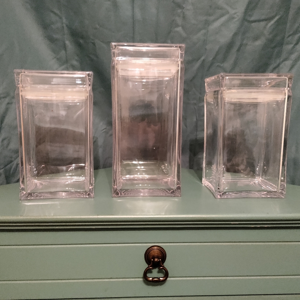 Lucite set, 3 containers with lids